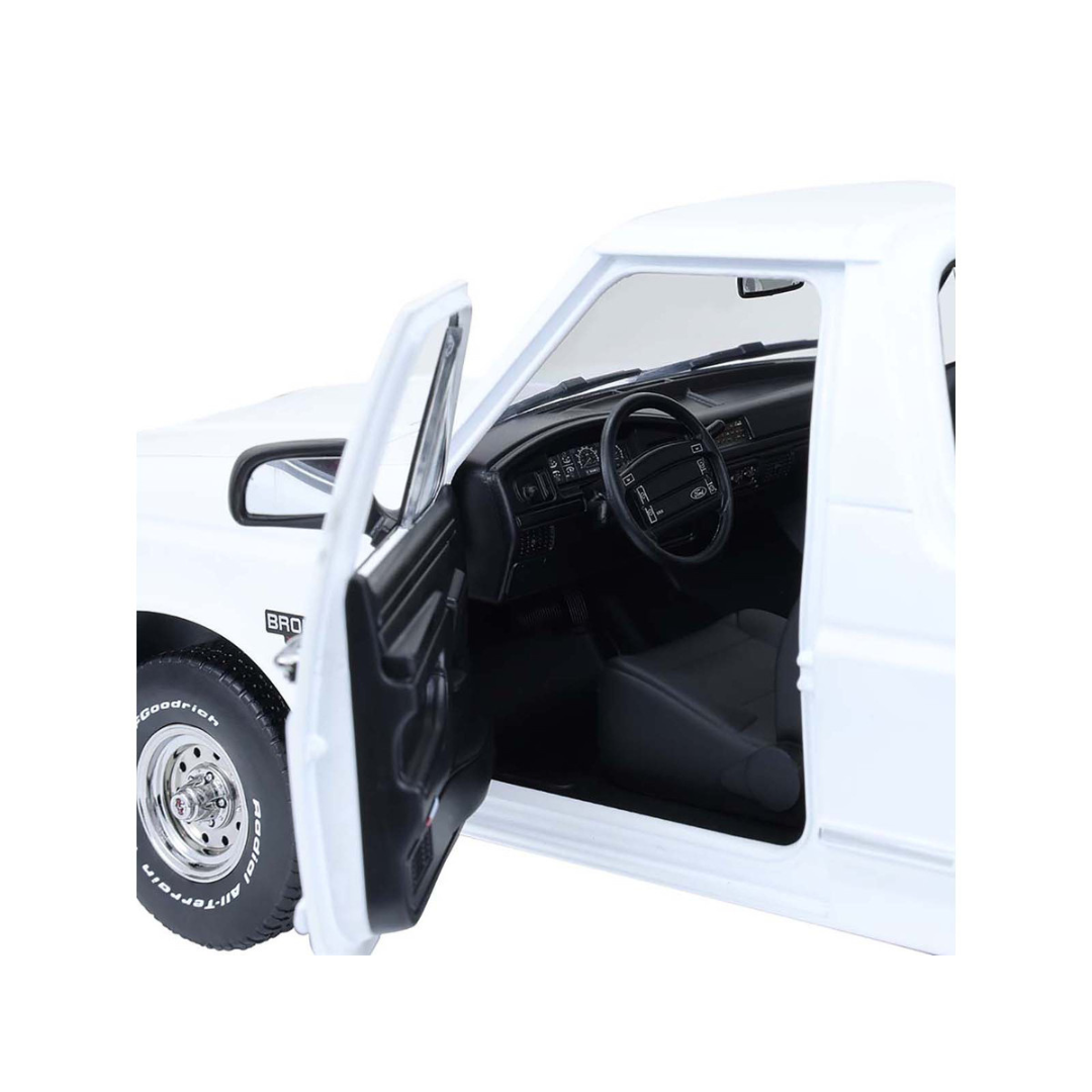 1993 Ford Bronco XLT Oxford White "Artisan Collection" 1/18 Diecast Model Car