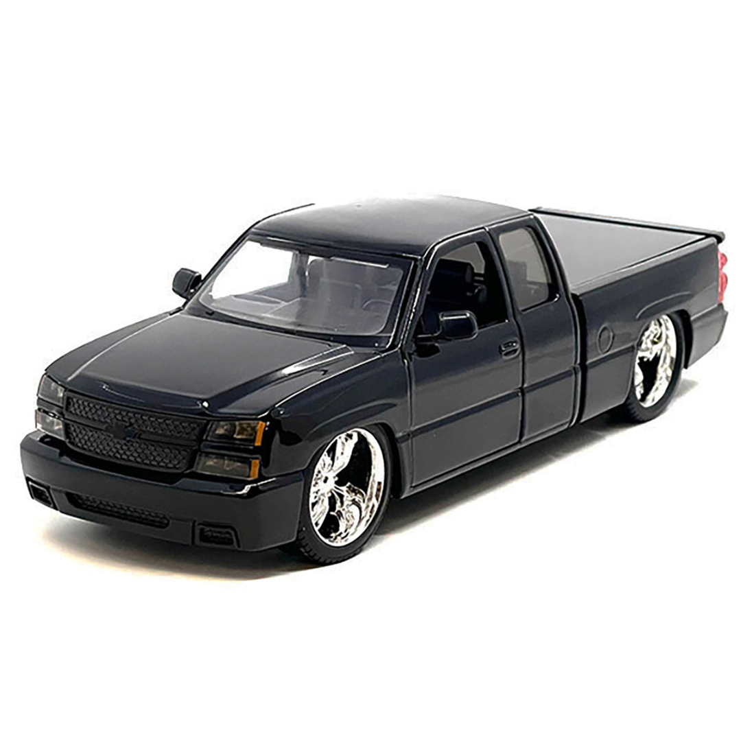 2006 Chevrolet Silverado Custom Pickup Truck Black "Die-Cast Collection" Series 1/25 Diecast Model Car